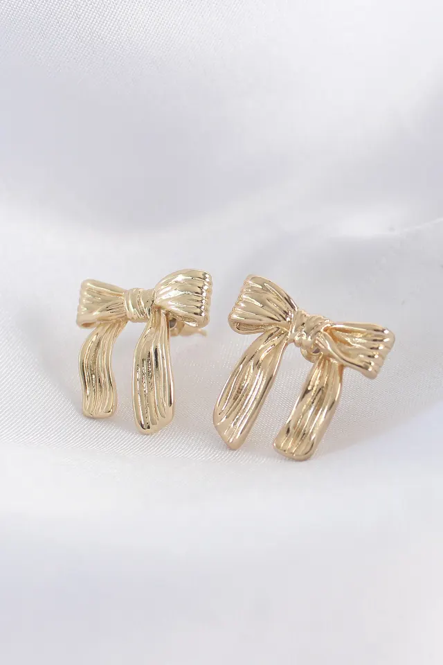 Pirinç Gold Renk Çizgi Detay Fiyonk Küpe