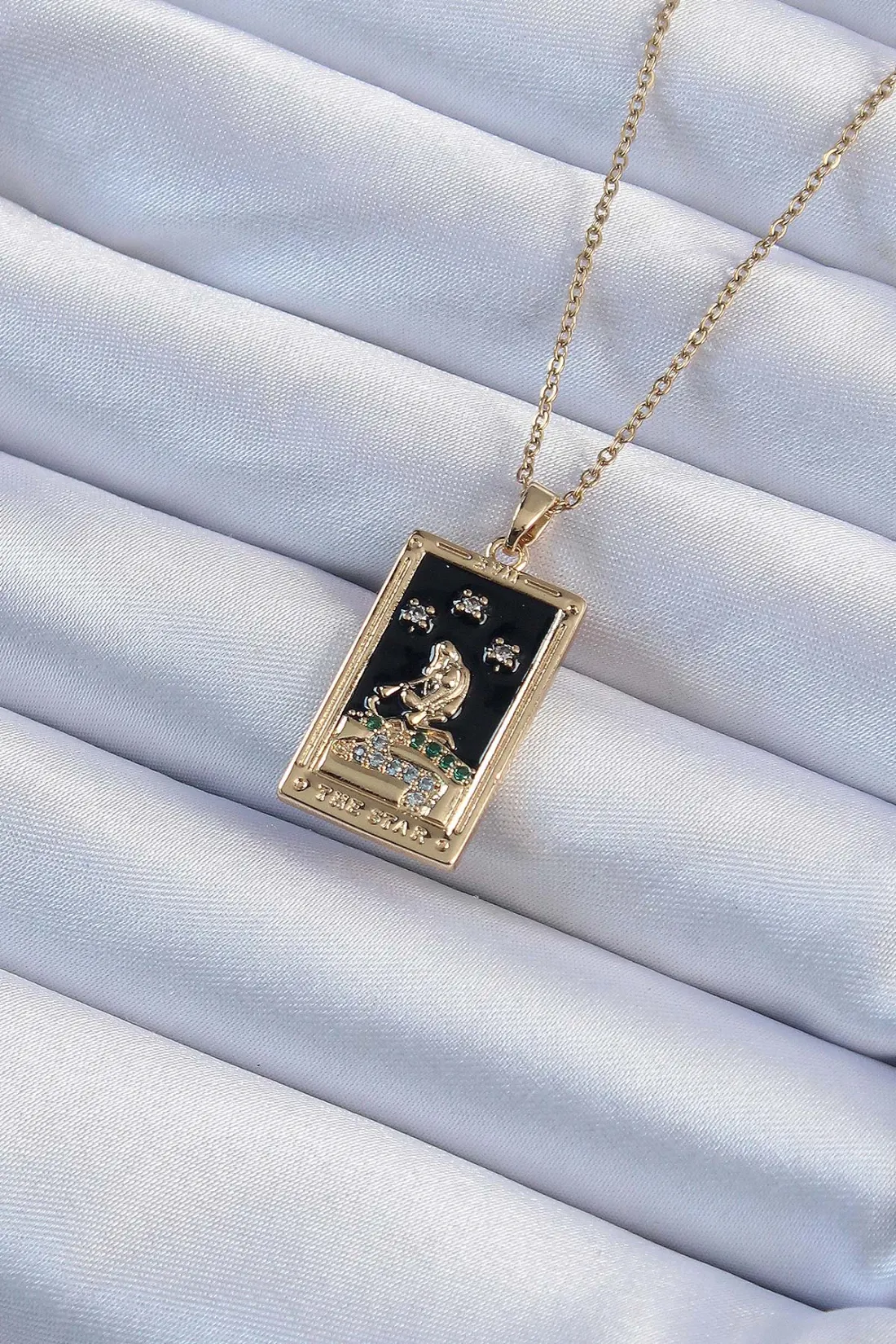 316L Çelik Zincir Gold Renk Zirkon Taşlı Siyah Mineli Kız Figürlü Tarot Kolye