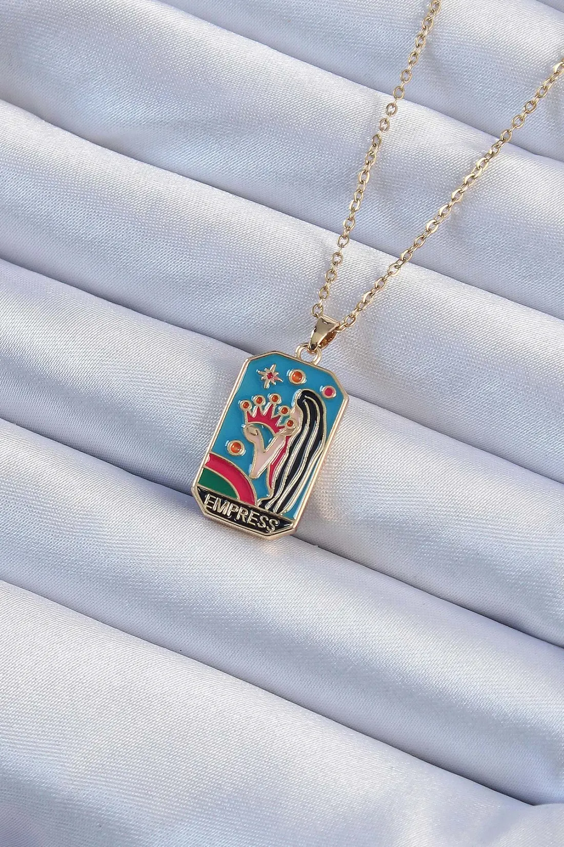 316L Çelik Zincir Gold Renk Taç ve Kız Figürlü Renkli Mineli Tarot Kolye