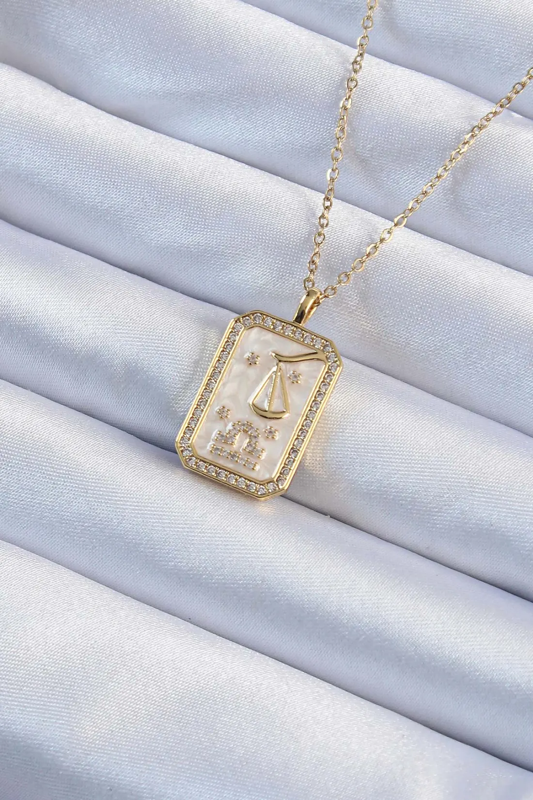 316L Çelik Zincir Gold Renk Zirkon Taşlı Çerçeveli Tarot Kolye