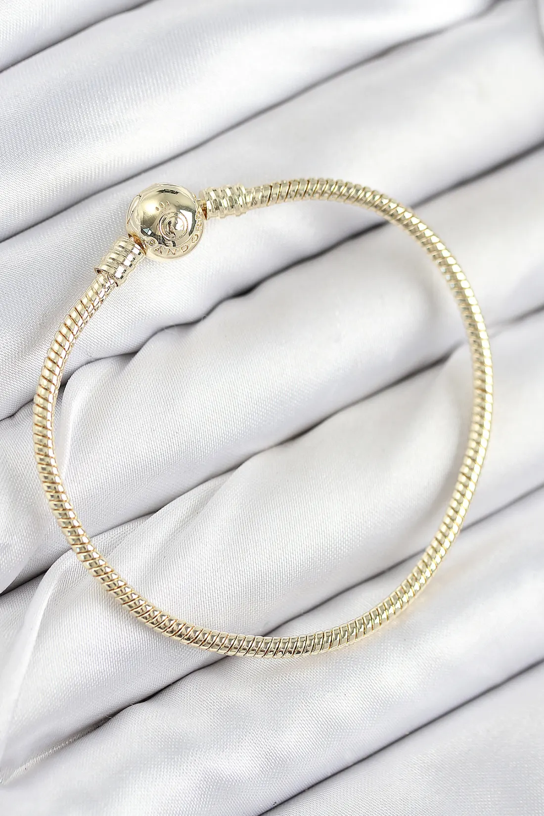 Pirinç Charm Topcuk Model Gold Renk Kadın Bileklik
