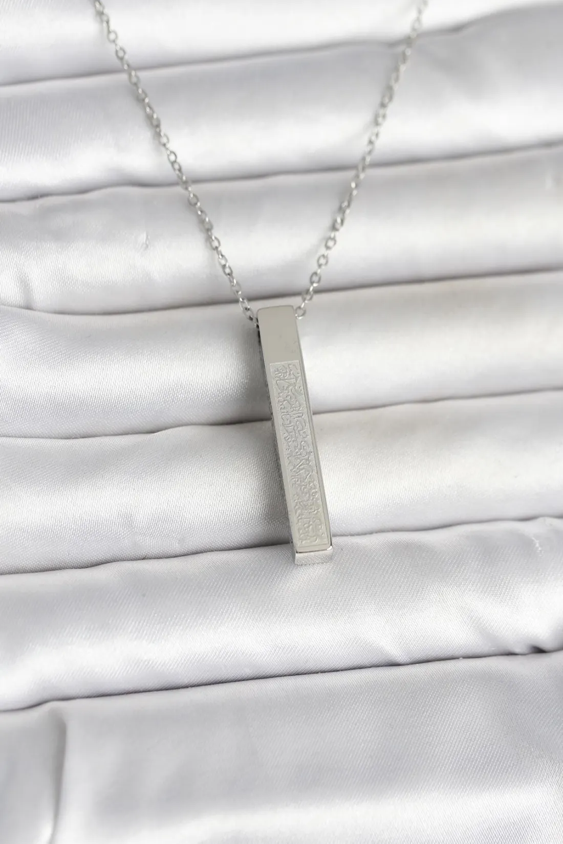 316L Çelik Gümüş Renk Ayetel Kürsi Yazılı Bar Çubuk Kolye
