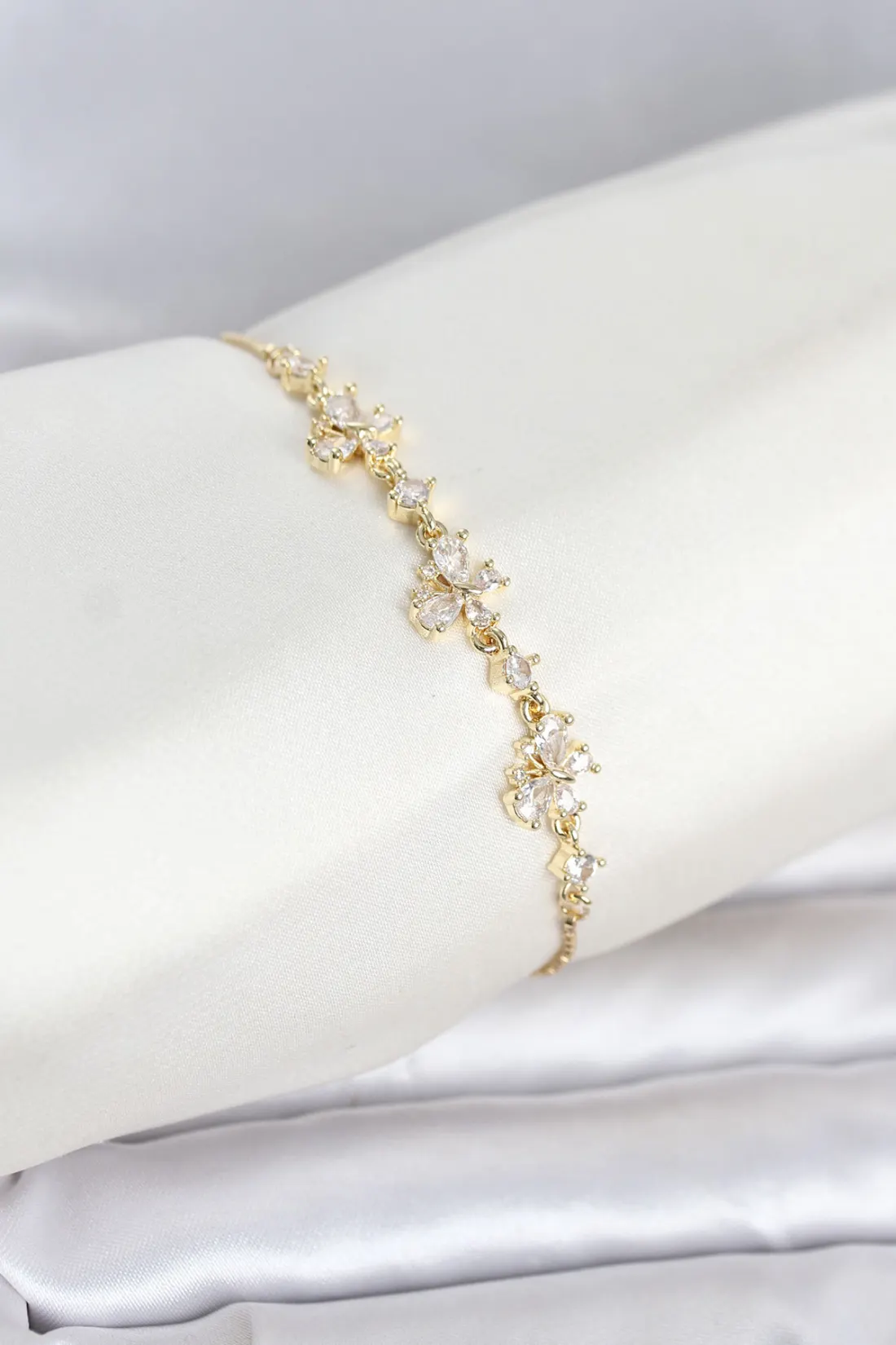 Gold Renk Pirinç Kelebek Model Asansörlü Model Kadın Bileklik