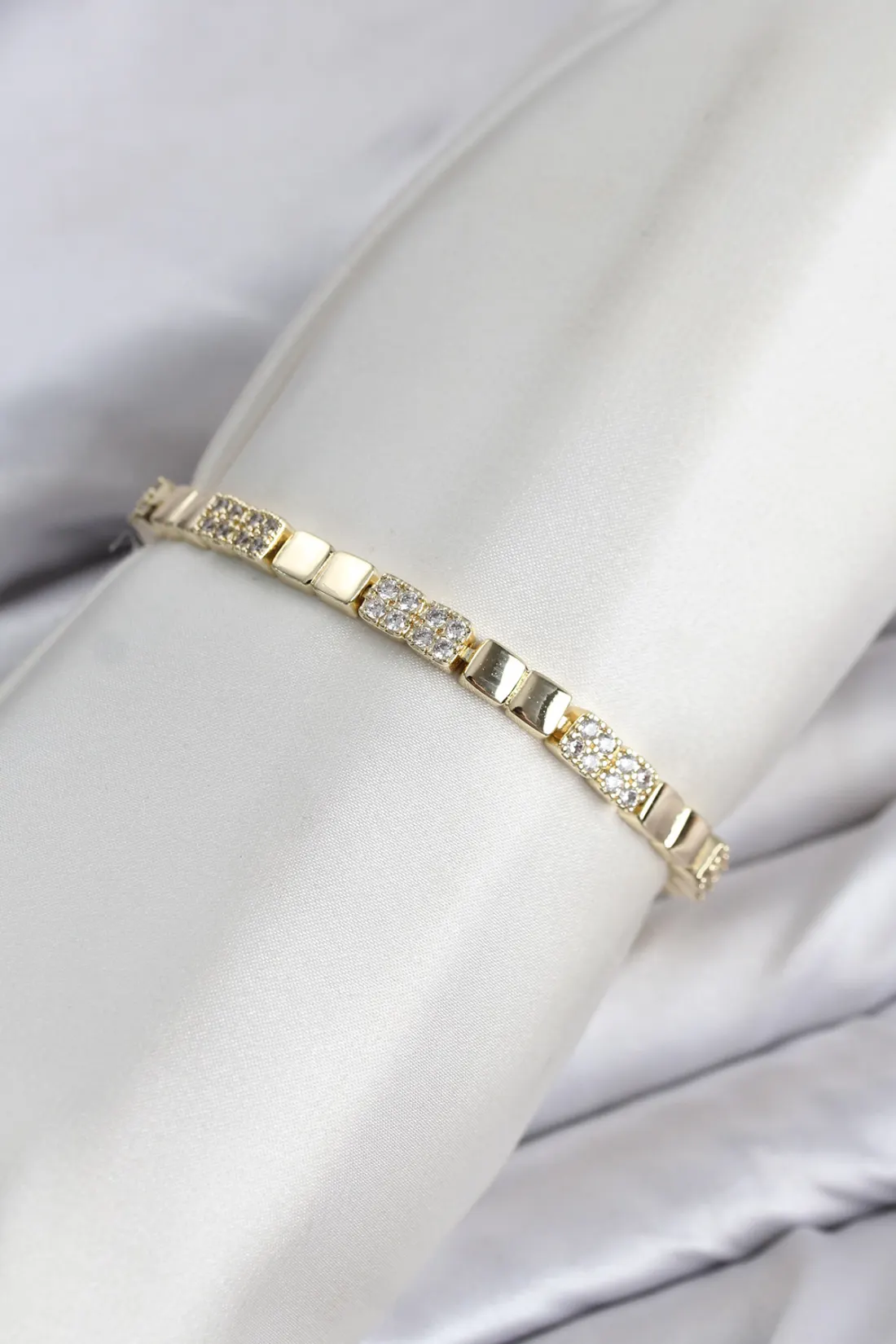 CM Kare Model Zirkon Taşlı VIP Seri Gold Renk Pirinç Kadın Bileklik