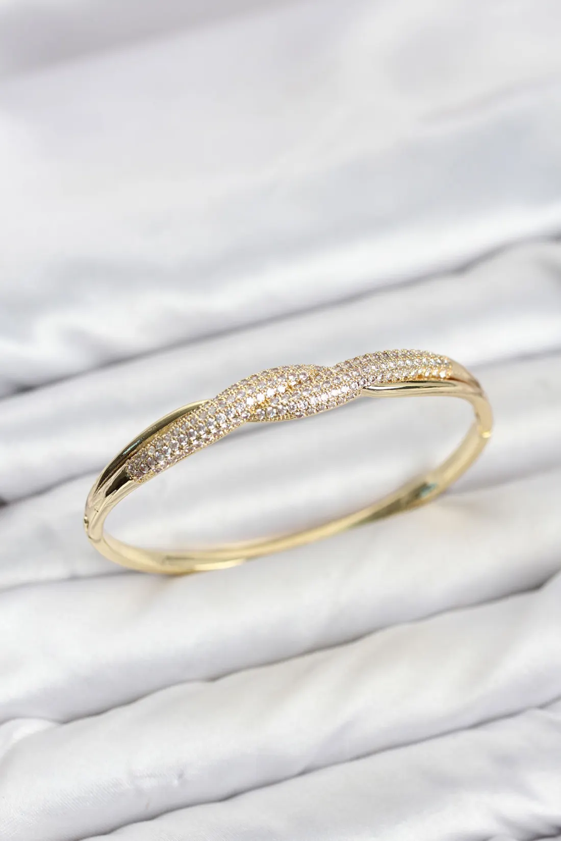 Gold Renk Zirkon Taşlı Sarmal Model Kadın Kelepçe Bileklik