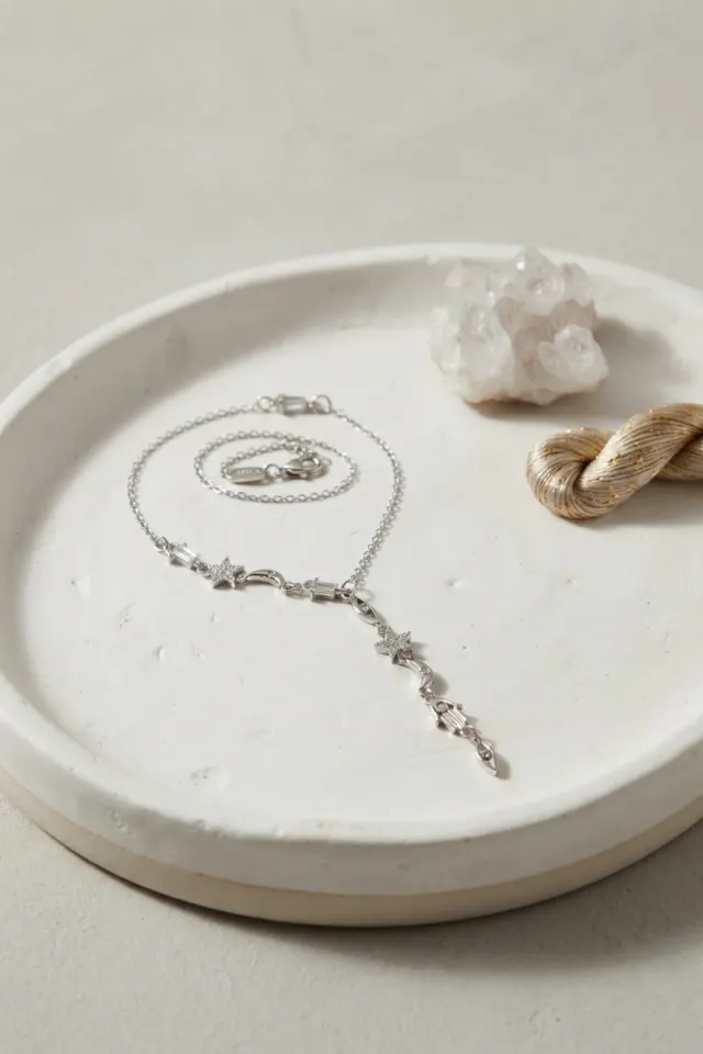 Pirinç Gümüş Renk Zirkon Taşlı Manifest Model Kadın Kolye